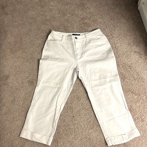 Ralph Lauren white pants 3/4 like new. Size 6/8/10